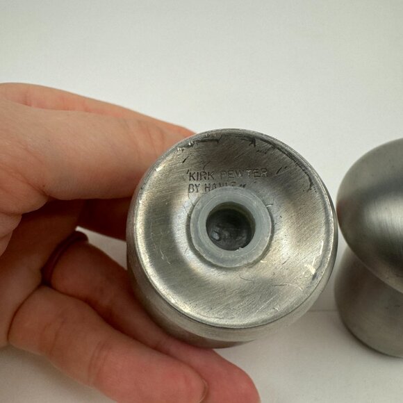 Vtg‎ 70s Kirk Pewter by Hanle Salt and Pepper Shaker Mushroom Shape Aged Small - Picture 8 of 11